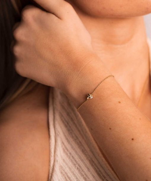 Alternative view of Knute øredobber og armbånd i sølv