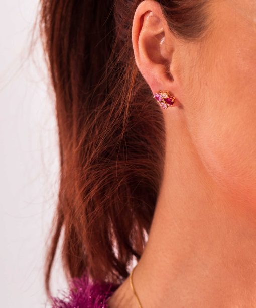 Alternative view of GLAM øredobber med rosa toner