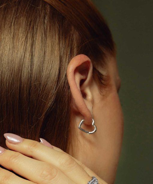 Alternative view of Hjerteglimt øreringer i sølv