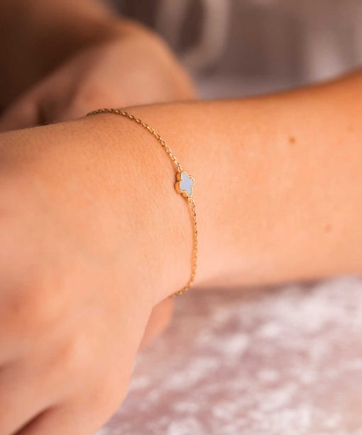 Alternative view of Armbånd i sølv med lysblå kløver