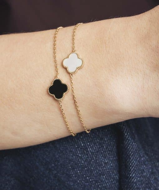 Alternative view of Armbånd i sølv med perlemor kløver