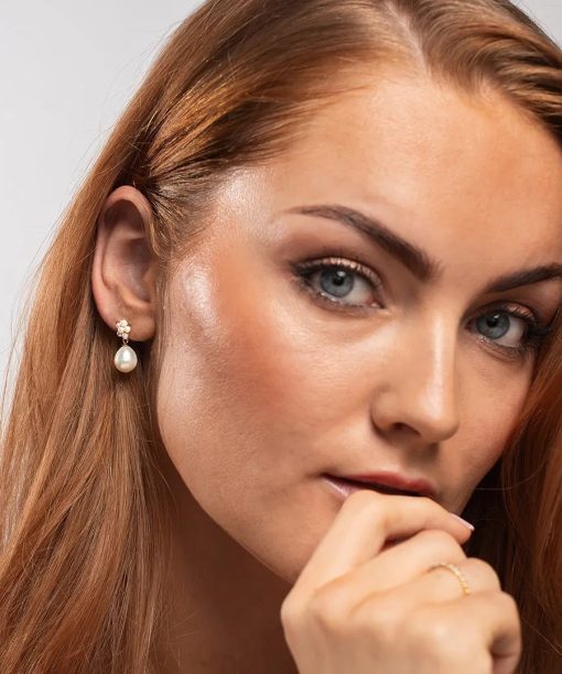 Alternative view of Perleblomst øredobber i 925 forgylt sølv