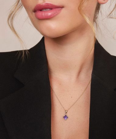 Alternative view of Pan Jewelry - Kløver smykke i forgylt 925 sølv med lilla perlemor