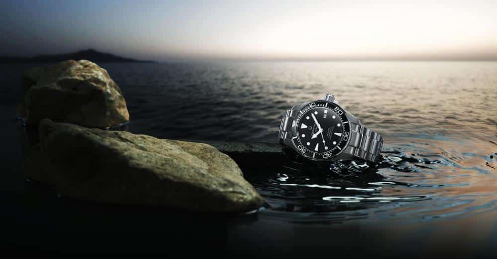 DS Action 43mm liggende i sjøkanten