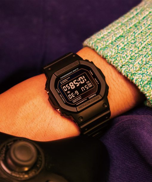 Alternative view of G-Shock 43mm - DW-5610BEP-2ER