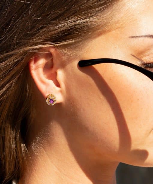 Alternative view of Diana Diamantøredobber med ametyst i gult gull 0,16ct TW/SI