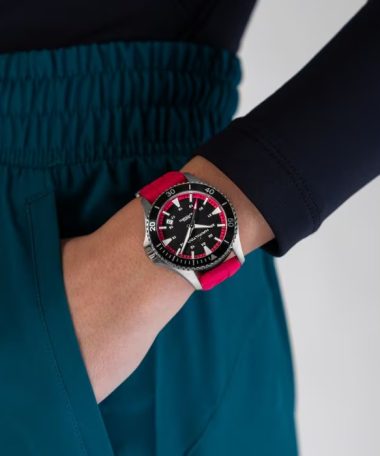 Alternative view of Hamilton Khaki Scuba D - H82395330