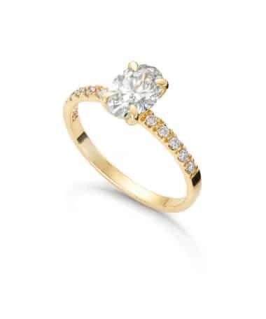 Ring Olivia Oval i gult gull 0,82ct med LAB grown diamant