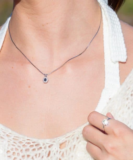 Alternative view of Diana Diamantanheng med safir og diamanter 0,03ct TW/SI