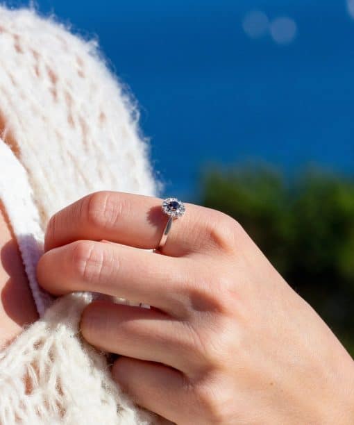 Alternative view of Diana Diamantring med safir i hvitt gull, 0.03ct TW/SI