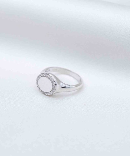 Alternative view of Sif Jakobs Ring Follina Piccolo with white zirconia